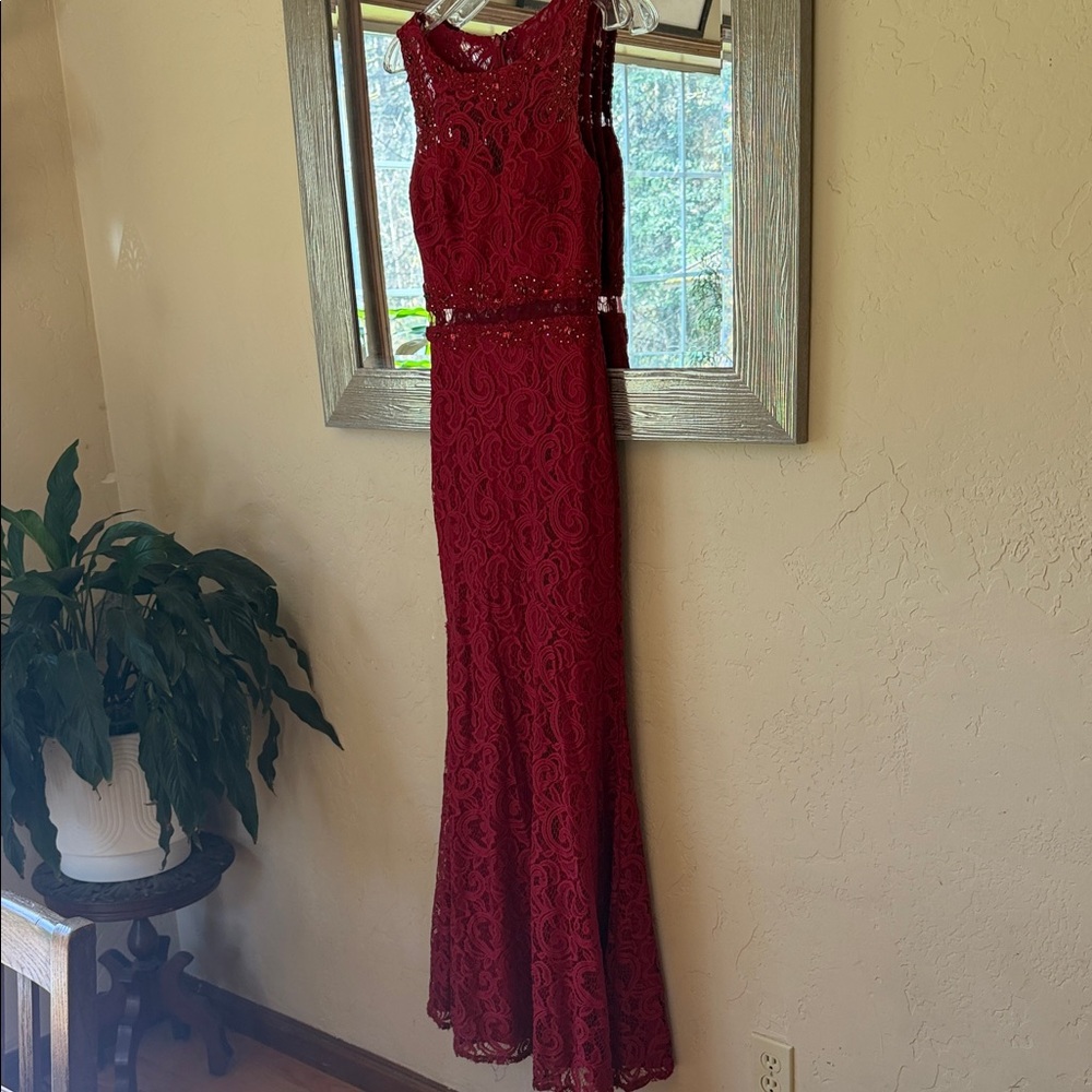 Anny Lee size M Elegant Red Lace Evening Gown